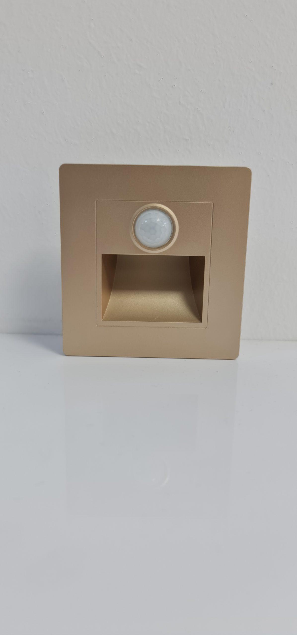 Lampă LED  3W scară/hol, auriu, senzor prezență + senzor crepuscular, lumină neutră